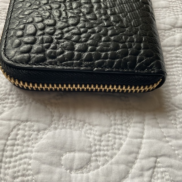 Burberry Embossed Check Signature wallet - Picture 12 of 16